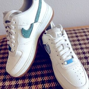 Nike Air Force 1 Low Vandalized Sail - Mystic Green (W)